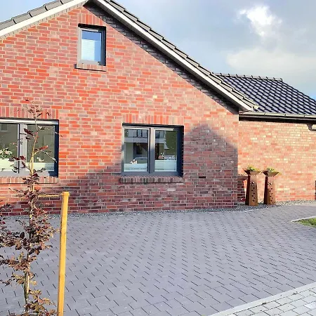 펜션 Leeraner Ferienhaus, 15200 *